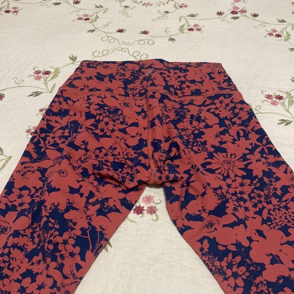 Lululemon Final Lap Crop *23 sz 6 Floral Efflorescent Dark Canyon Onyx Blue - Picture 5 of 12